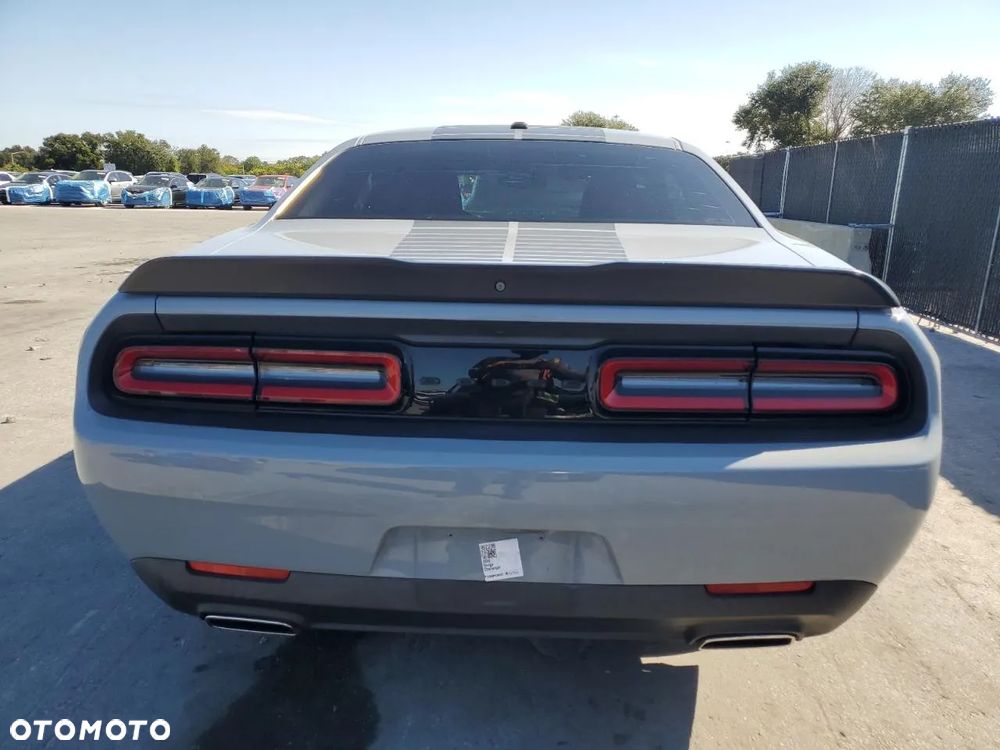 Dodge Challenger - 6