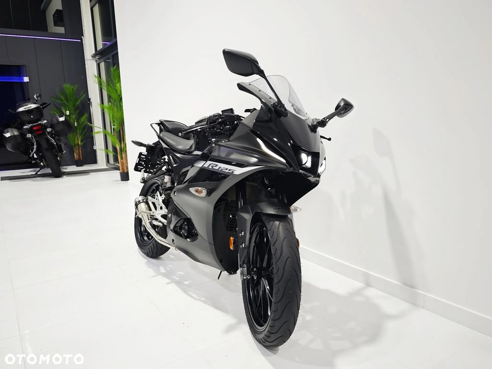 Yamaha YZF - 4