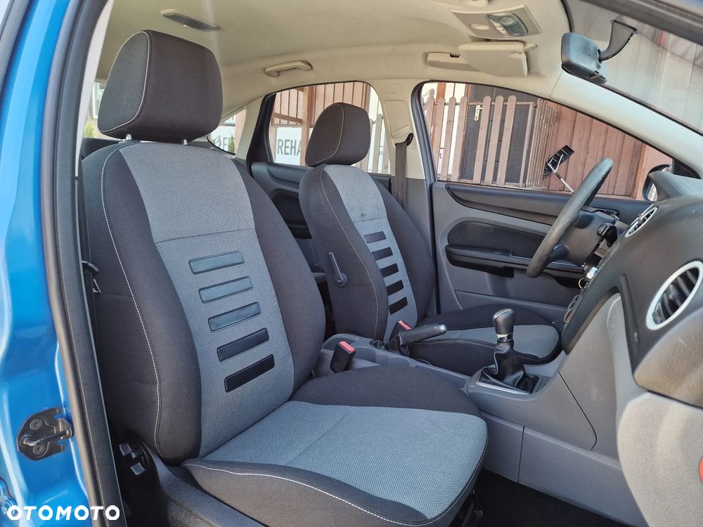 Ford Focus 1.6 Ghia - 26