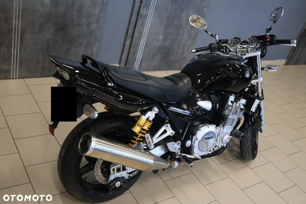 Yamaha XJR - 3