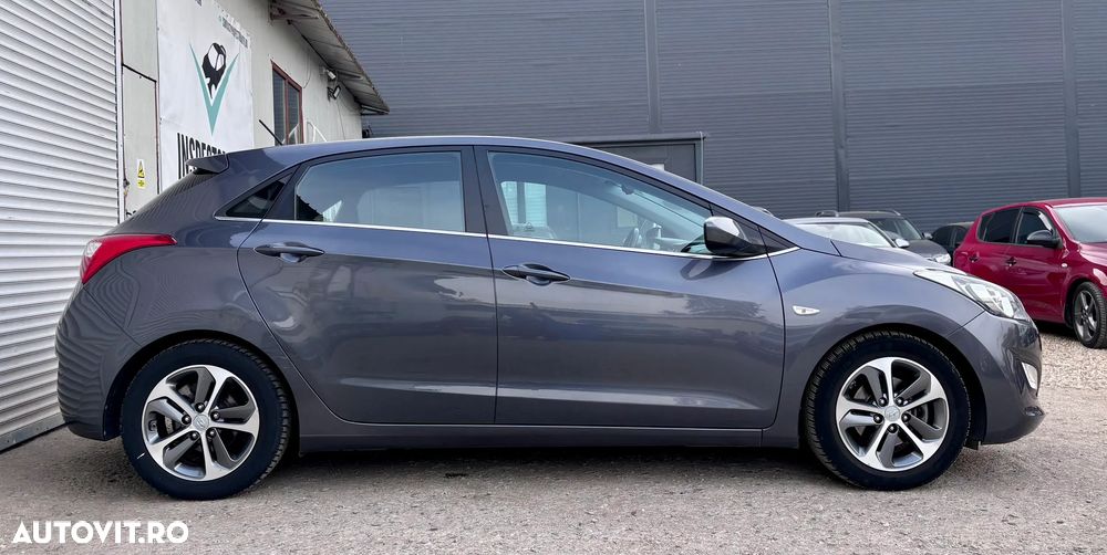 Hyundai i30 blue 1.4 Trend - 16