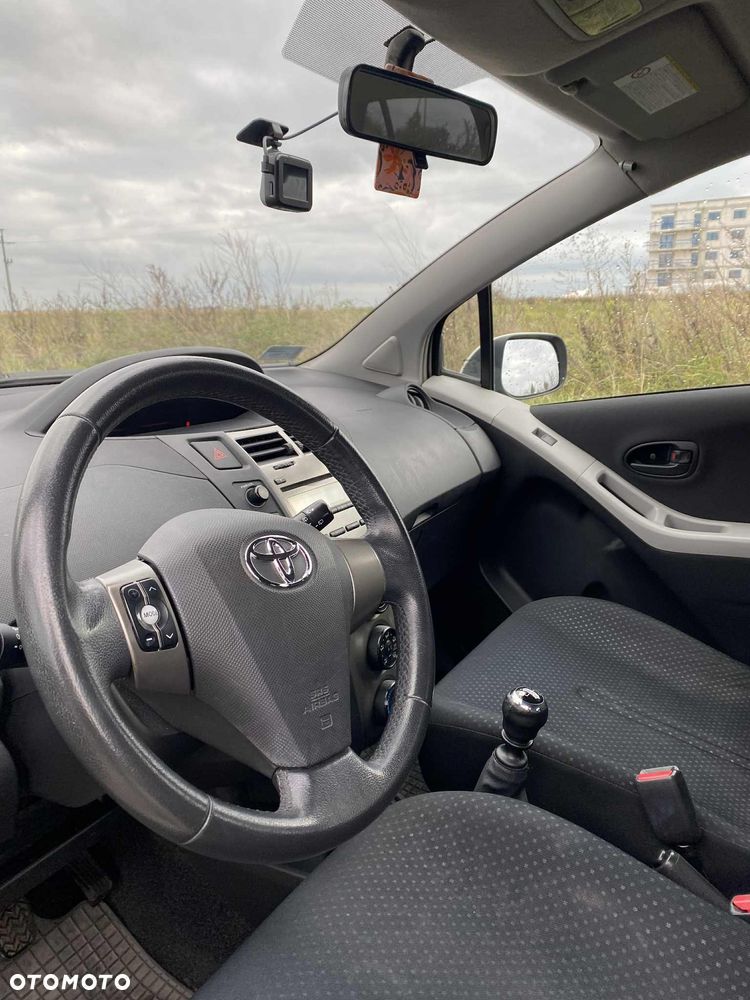 Toyota Yaris - 15