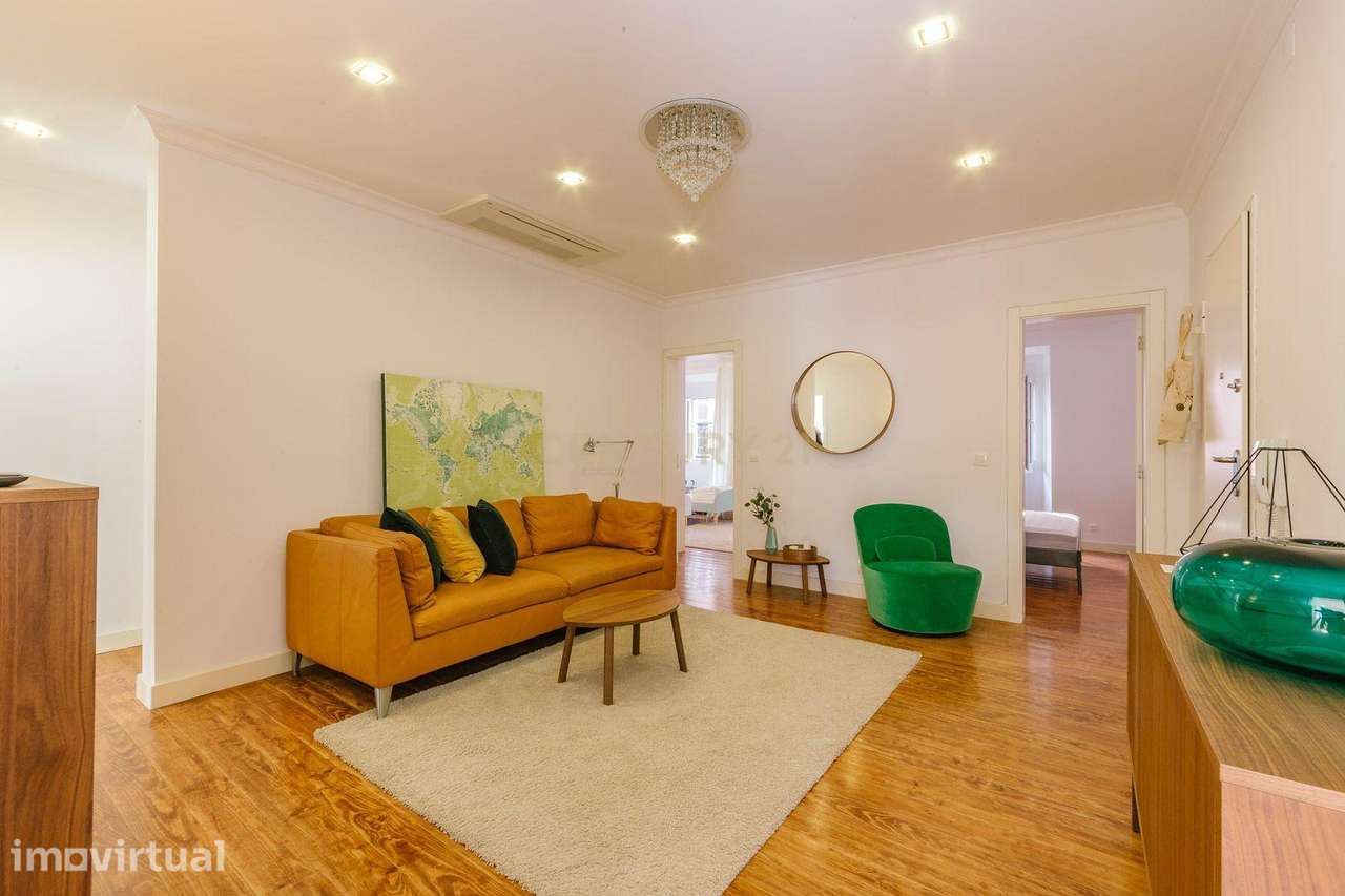 Apartamento T3 Renovado com Varanda no Centro de Lisboa | Avenida da L - Grande imagem: 2/18