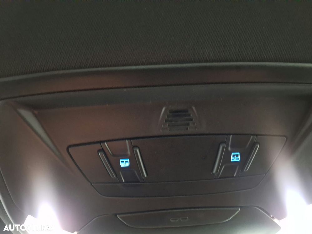 Ford Kuga 2.0 TDCi 4WD Powershift ST-Line - 34