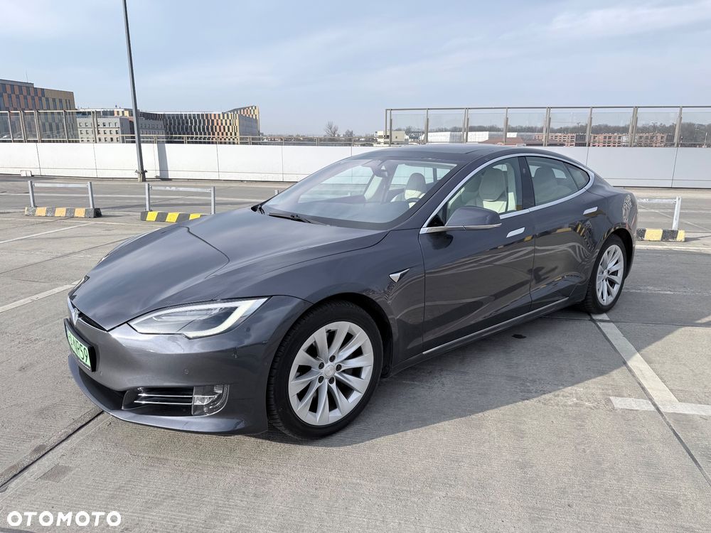 Tesla Model S - 9