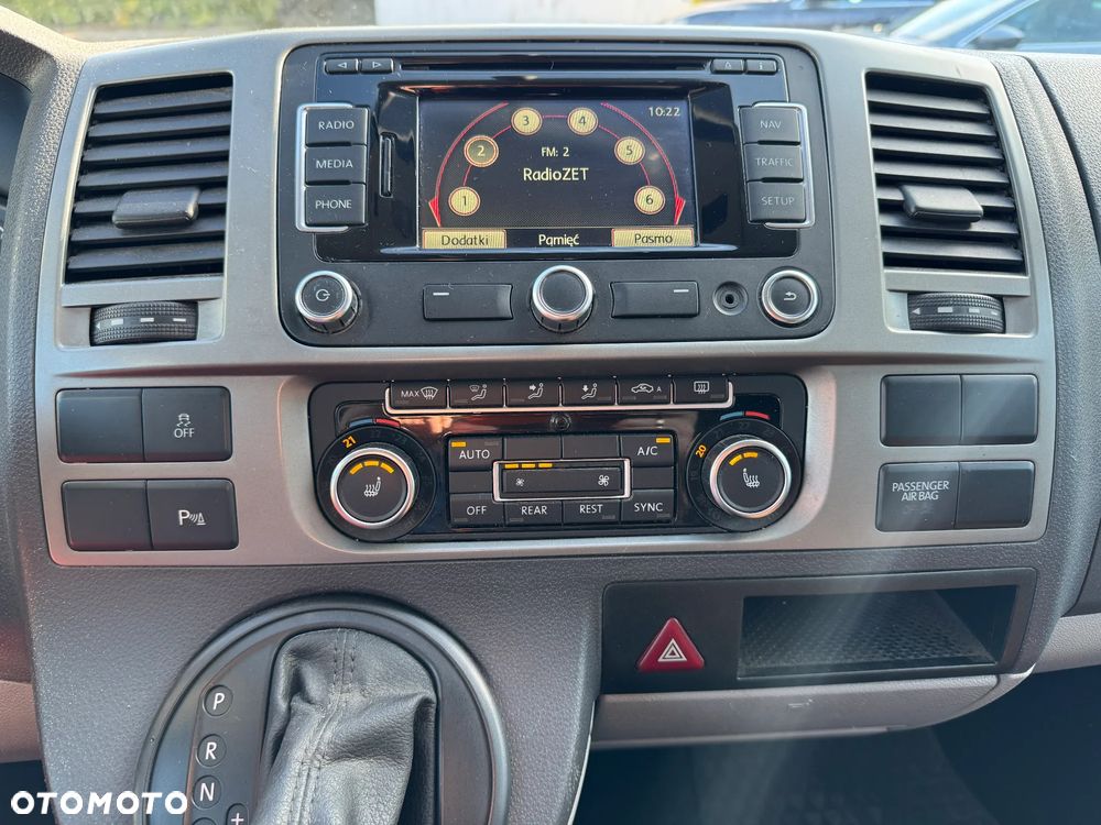 Volkswagen Caravelle - 11