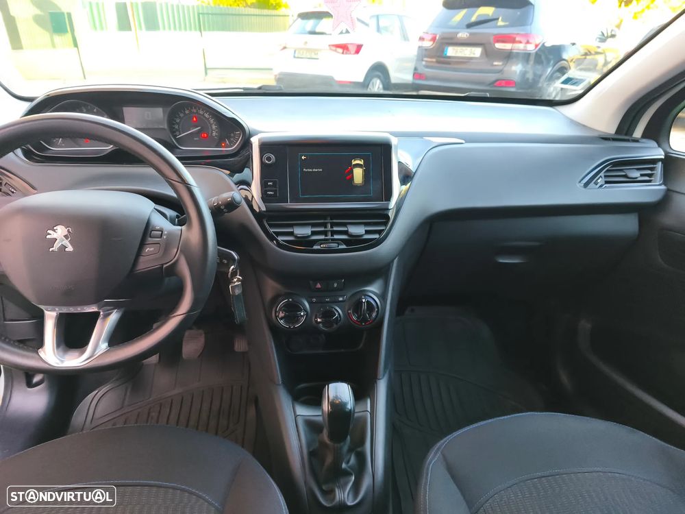 Peugeot 208 1.2 PureTech Signature - 17