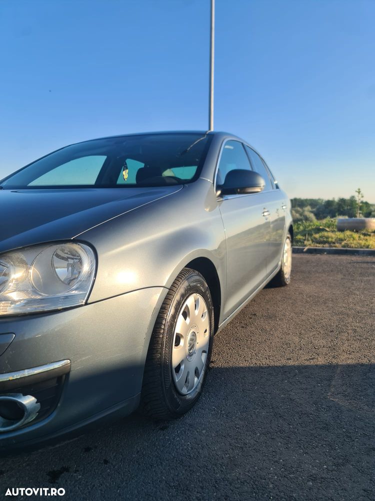 Volkswagen Jetta 1.6 FSI Comfortline - 9