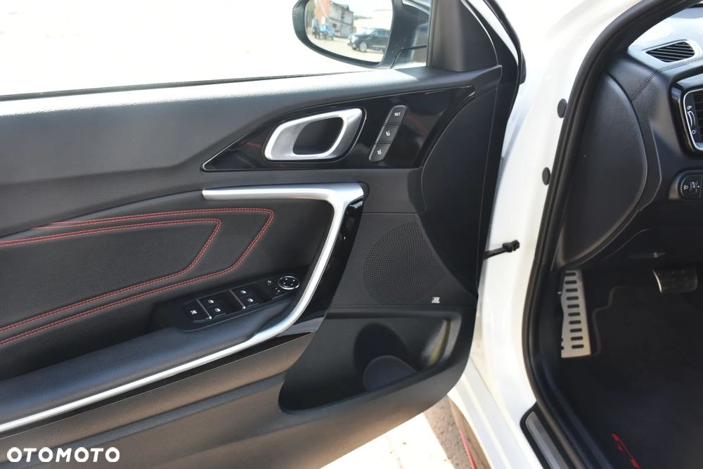 Kia ProCeed 1.6 T-GDI DCT7 OPF GT - 12