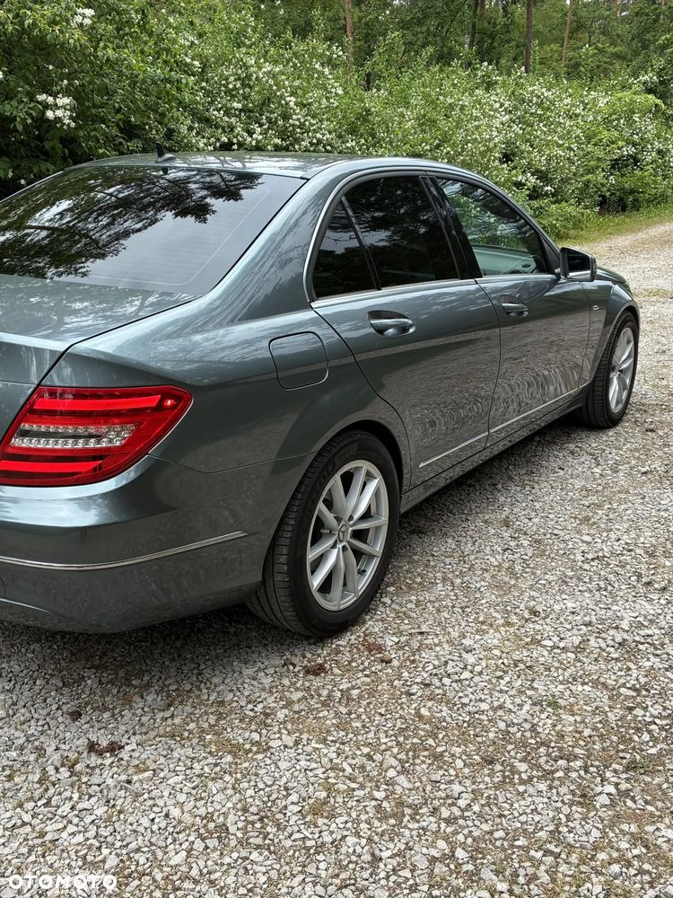 Mercedes-Benz Klasa C 180 CGI BlueEFFICIENCY Avantgarde - 4