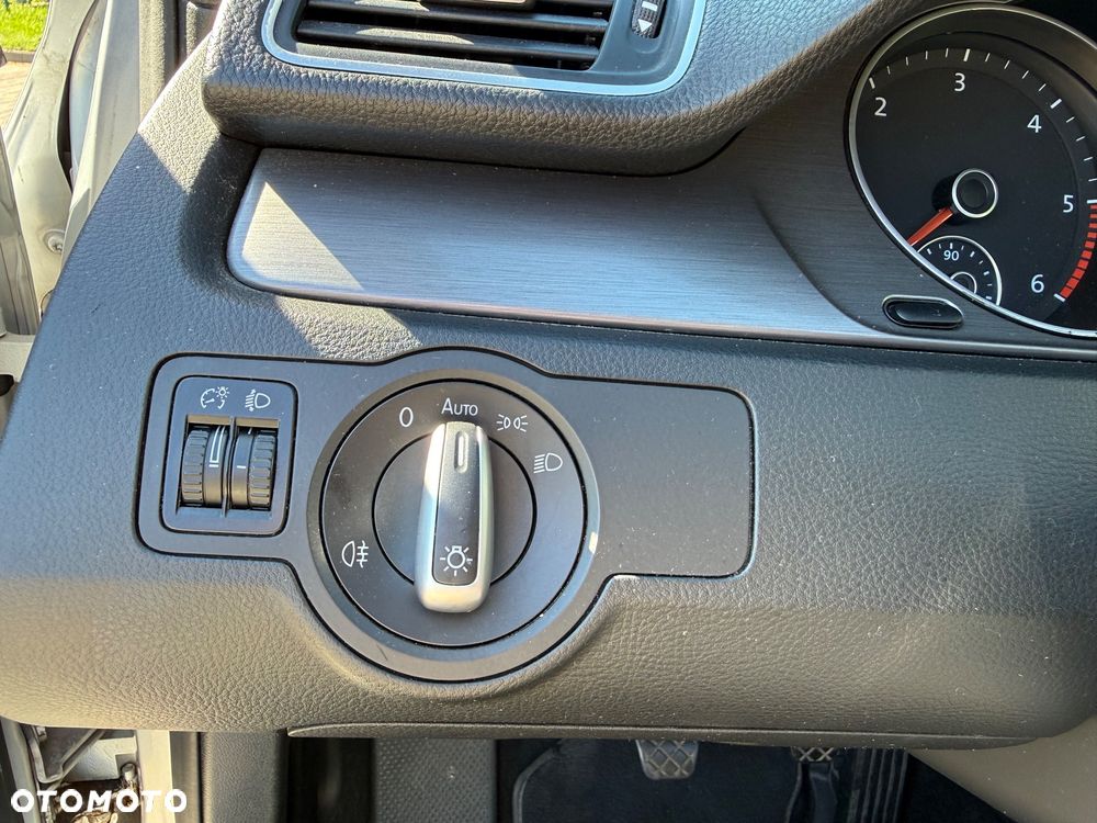 Volkswagen Passat 2.0 TDI Highline - 35