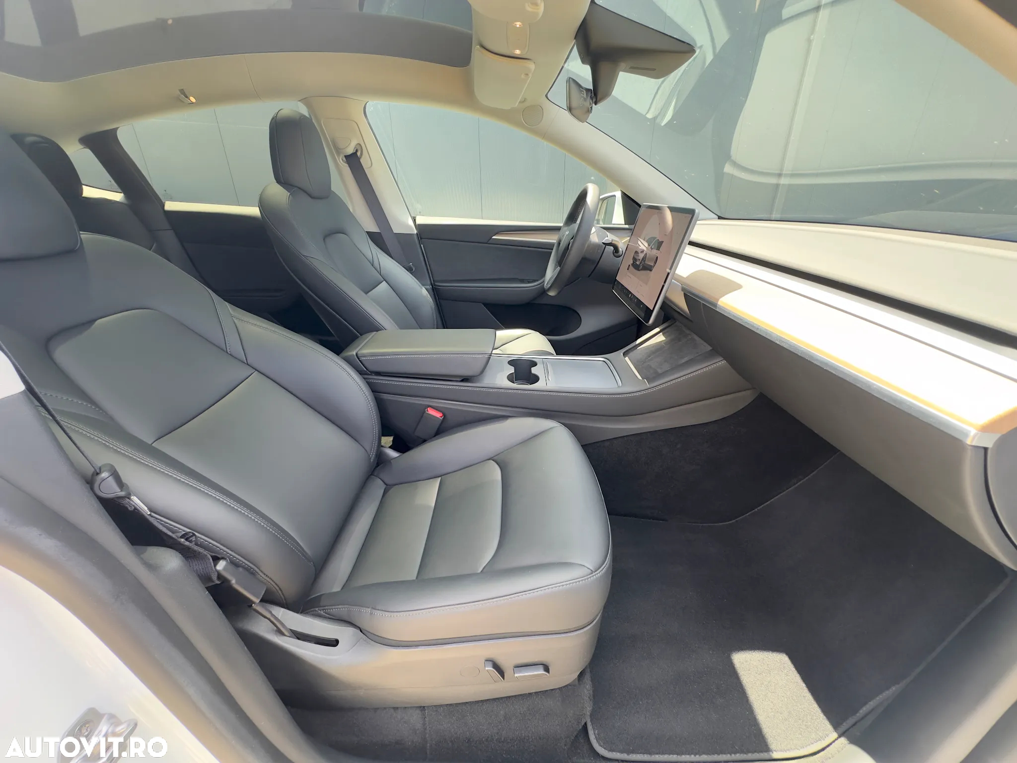 Tesla Model Y Long Range Dual Motor AWD - 37