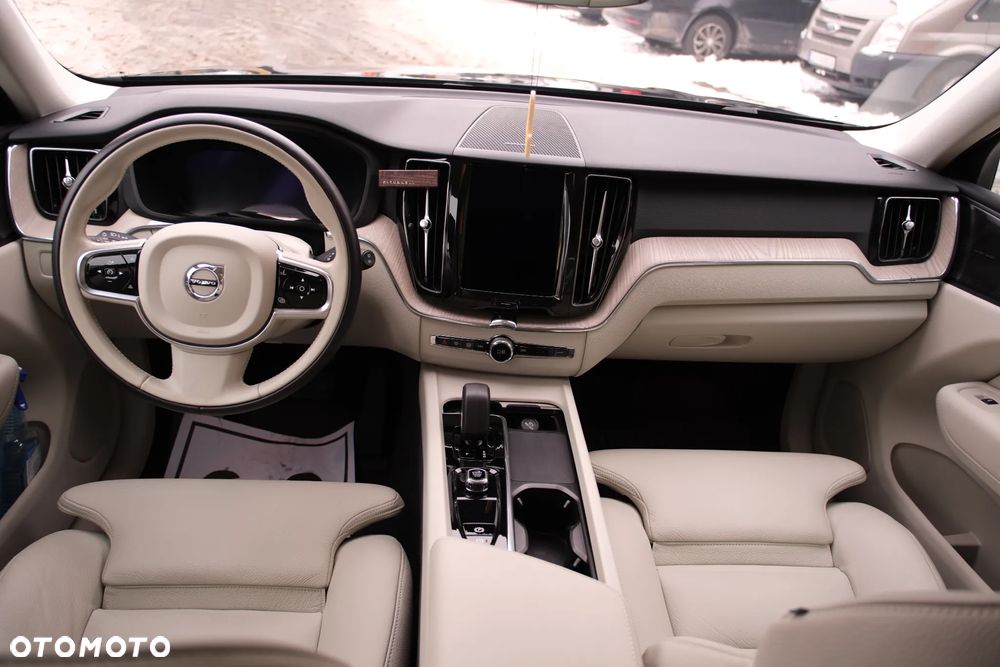 Volvo XC 60 B4 B Plus Dark - 13