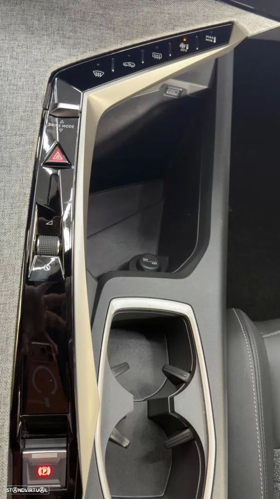 Peugeot 5008 1.2 Hybrid Allure e-DCS6 - 12