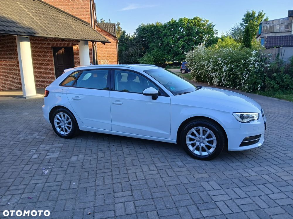Audi A3 Sportback 1.6 TDI Attraction - 4