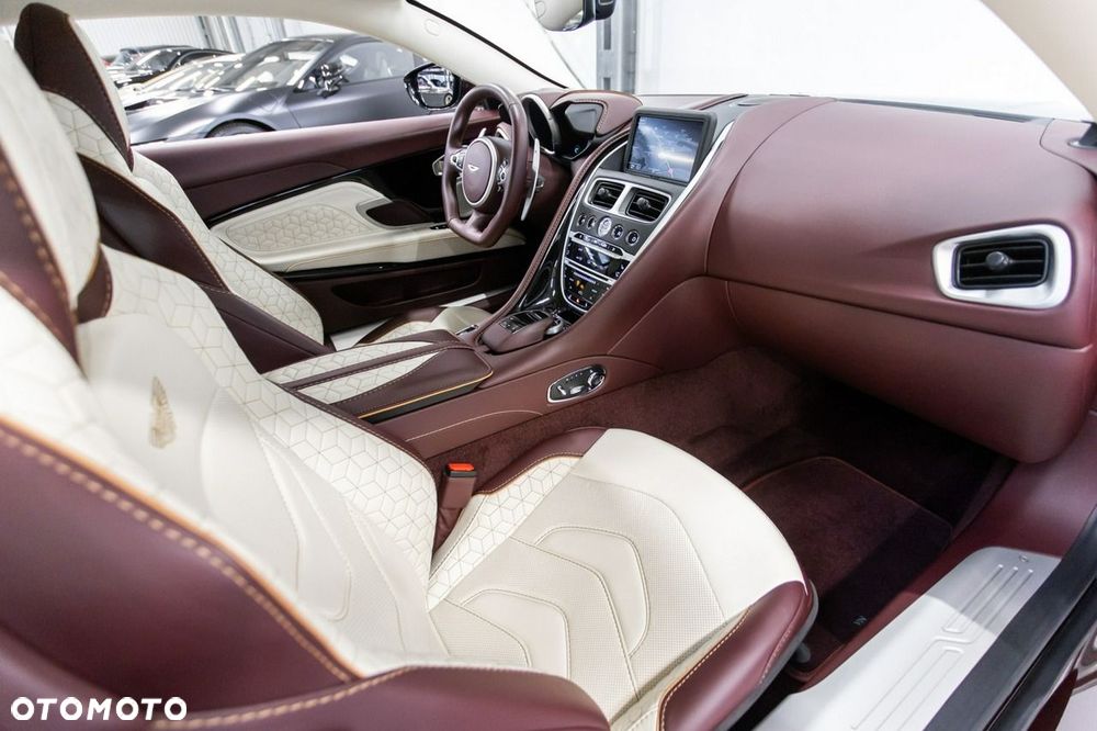 Aston Martin DBS - 29