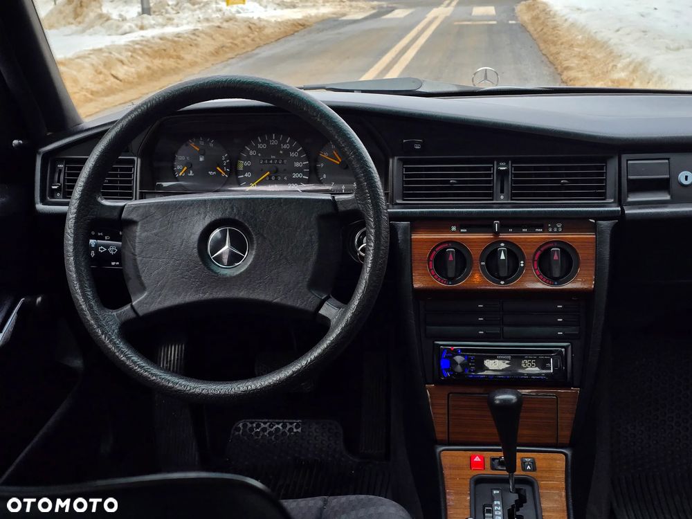 Mercedes-Benz W201 (190) - 24