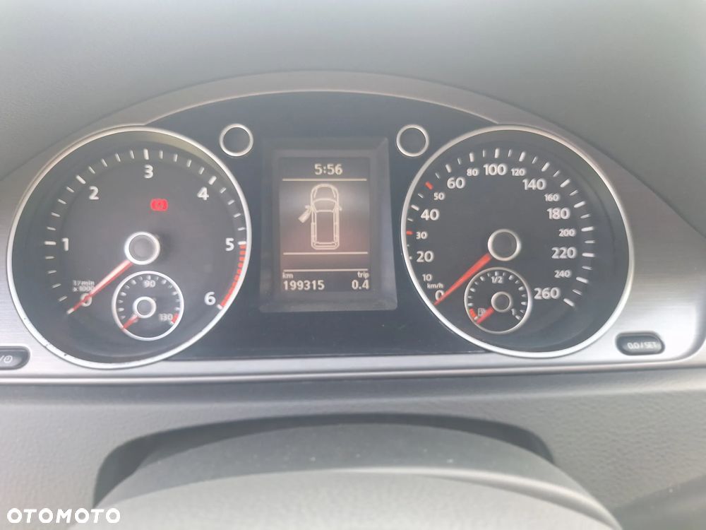 Volkswagen Passat 2.0 TDI DPF BlueMotion Technology Comfortline - 12