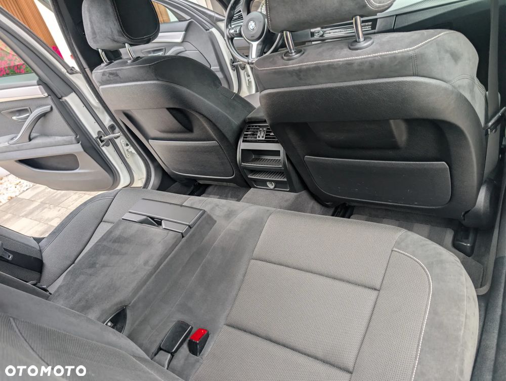 BMW Seria 5 520d xDrive - 14
