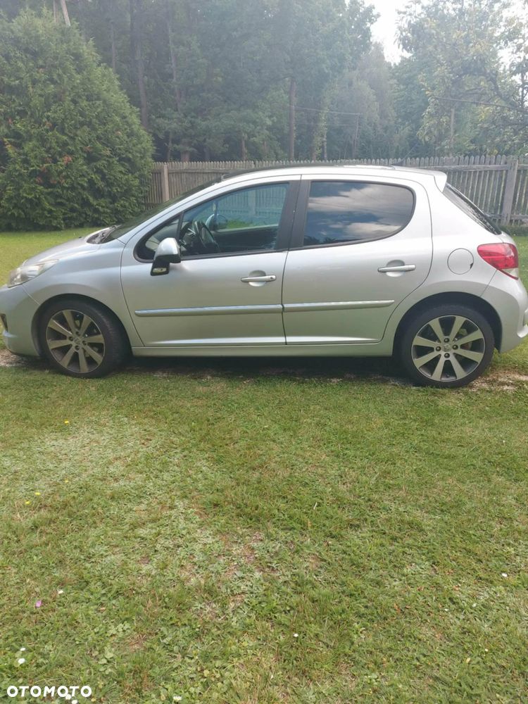Peugeot 207 - 1