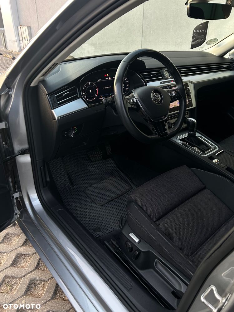 Volkswagen Passat 2.0 TDI SCR DSG Comfortline - 20