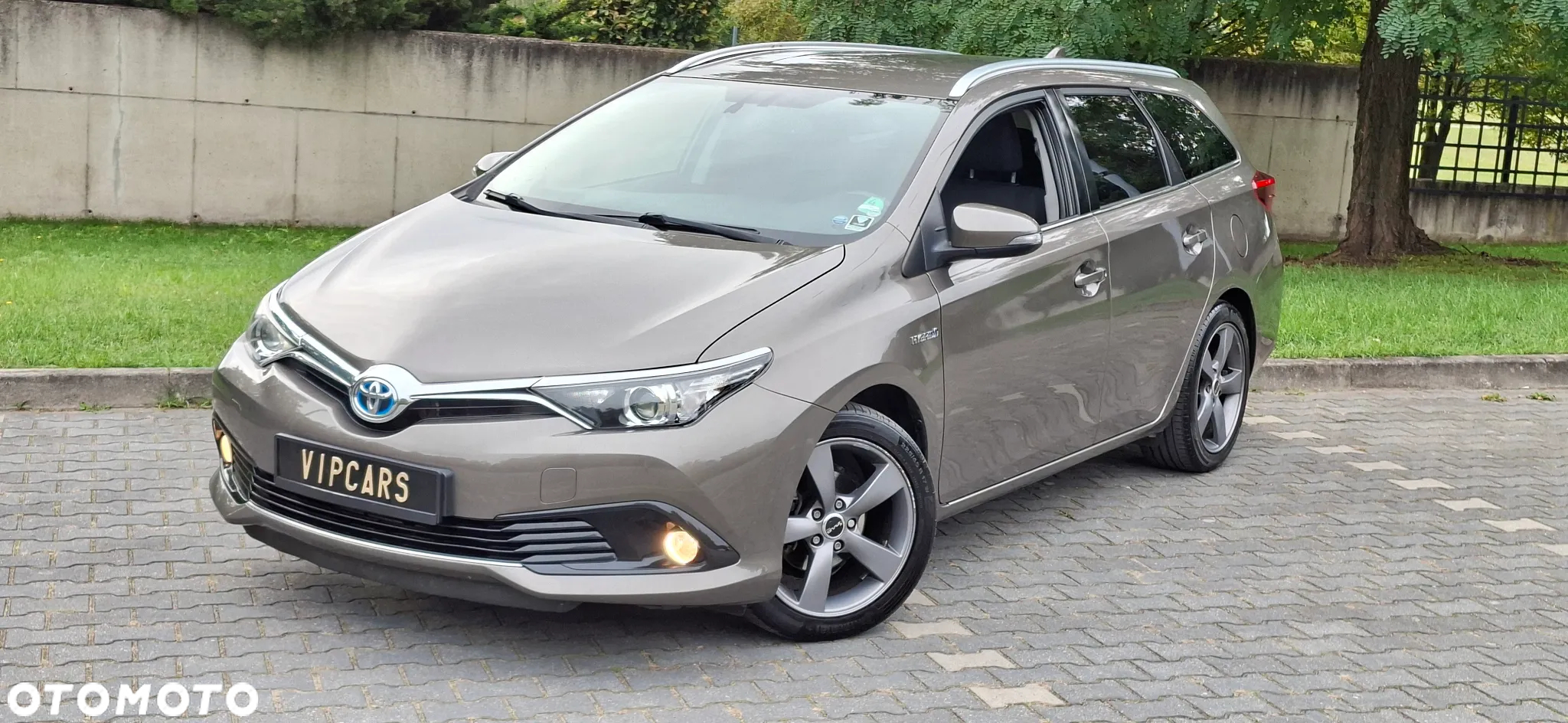 Toyota Auris 1.8 VVT-i Hybrid Automatik Touring Sports Executive - 2