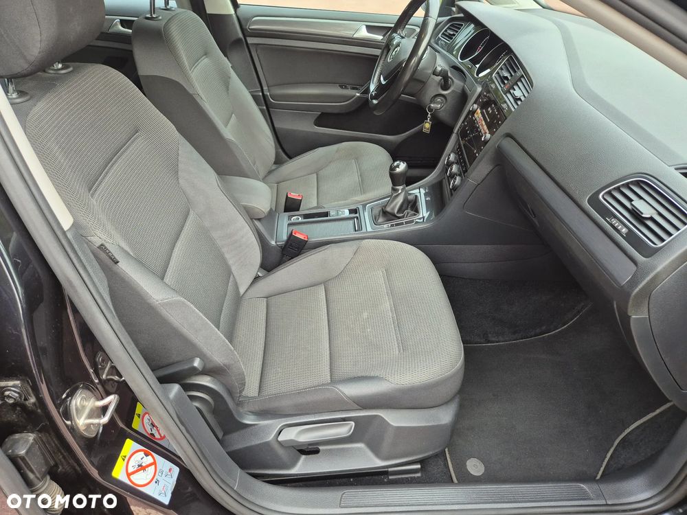 Volkswagen Golf - 15