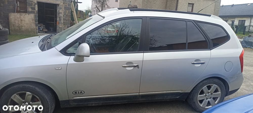 Kia Carens - 2