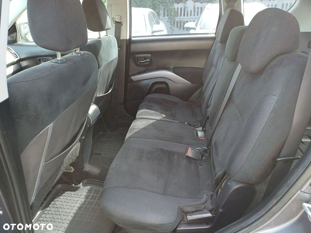Mitsubishi Outlander - 16