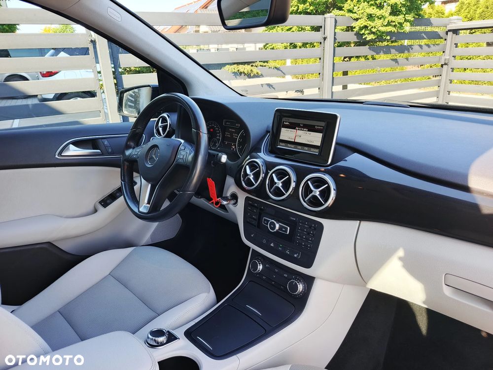 Mercedes-Benz Klasa B 180 7G-DCT - 14