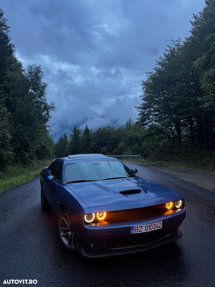Dodge Challenger - 2
