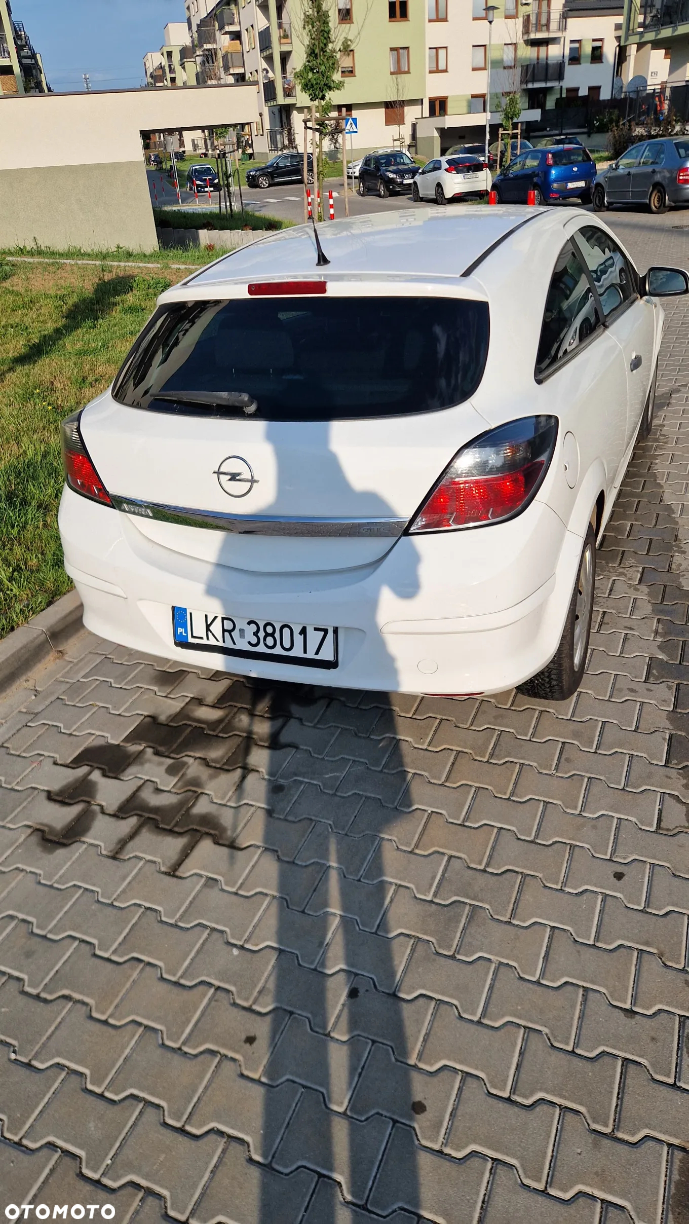 Opel Astra GTC 1.6 - 9