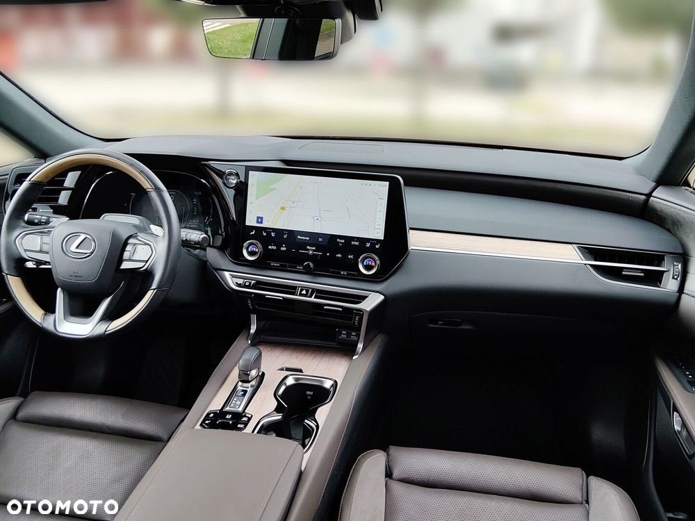 Lexus RX 450h+ Omotenashi - 11