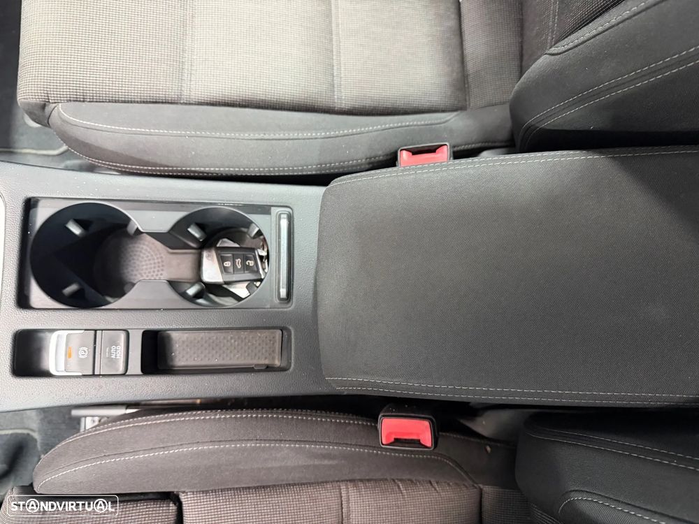 VW Passat 1.6 TDI Business DSG - 33