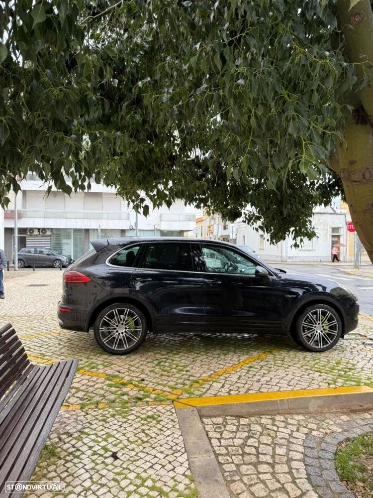 Porsche Cayenne S E-Hybrid — fotografia 4