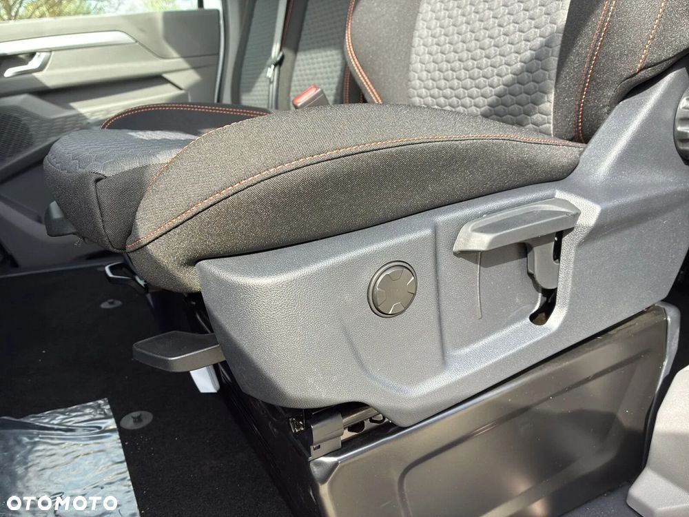 Volkswagen Caravelle - 39