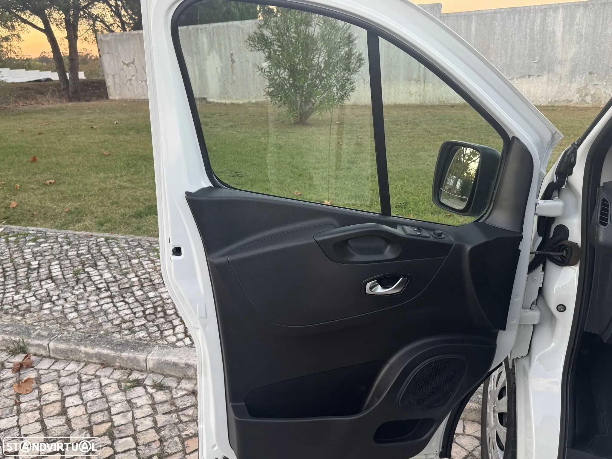 Renault Trafic L2h1 1.6 dci grand confort - 10