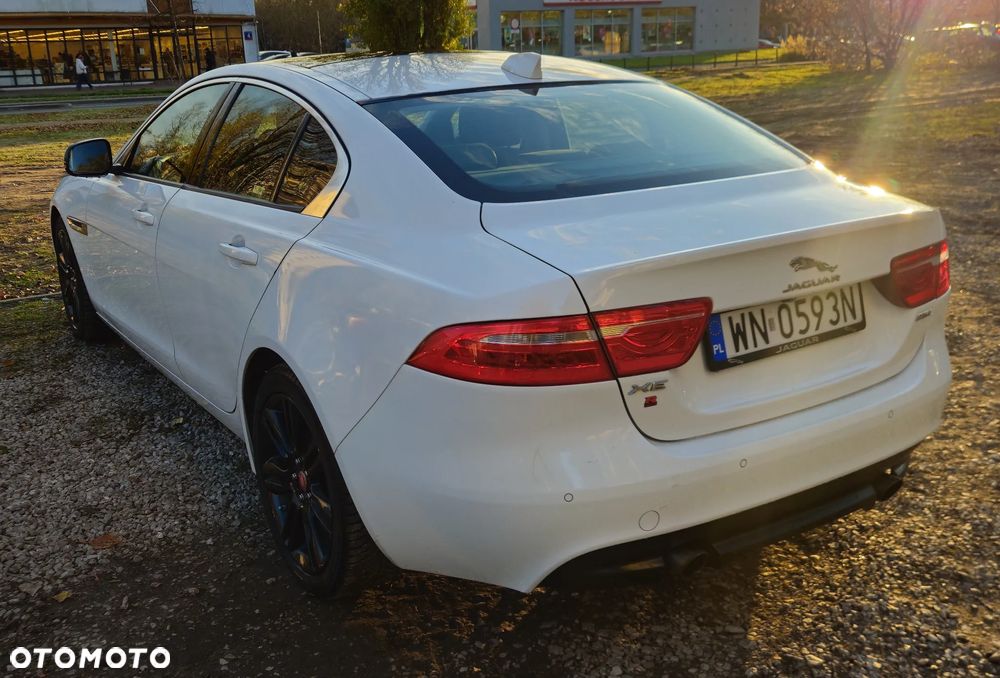 Jaguar XE 25t Pure - 7