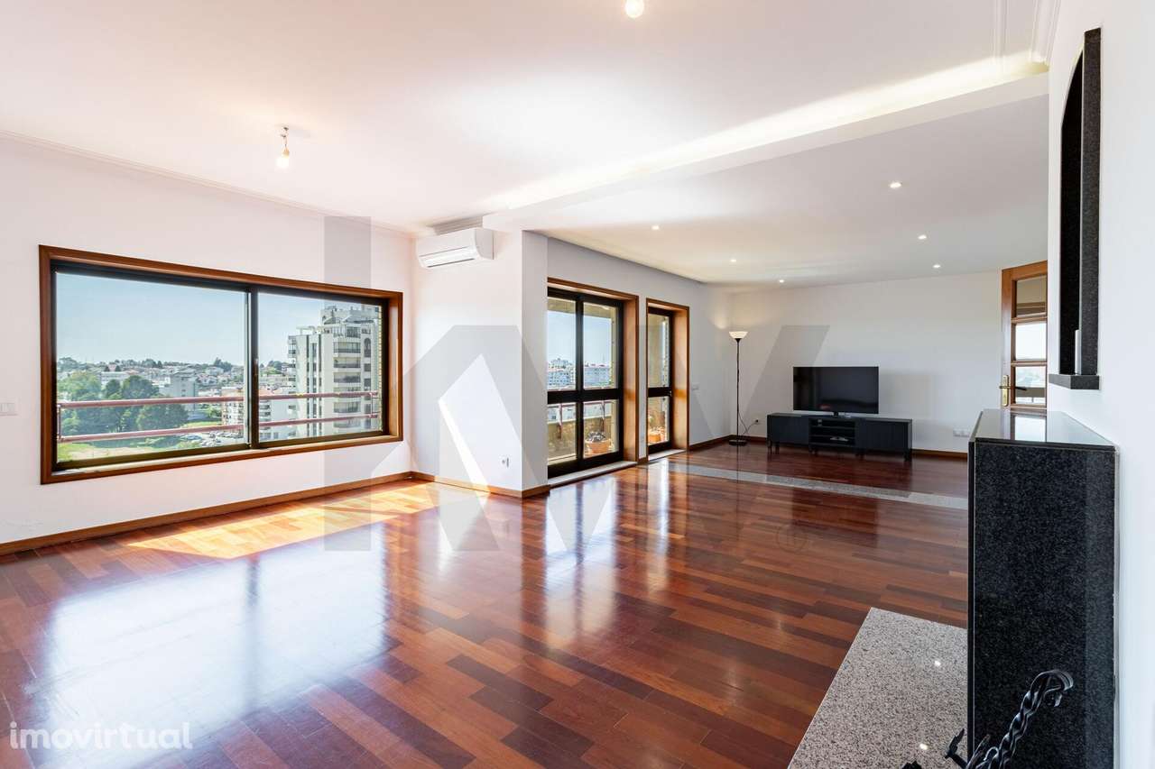 O Privilégio de um Piso Inteiro na Av. Dr. Renato Araújo: 200 m2 de Ex - Grande imagem: 2/44