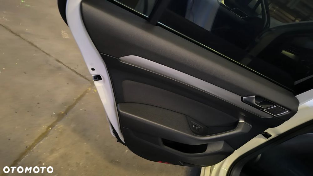 Volkswagen Passat - 17