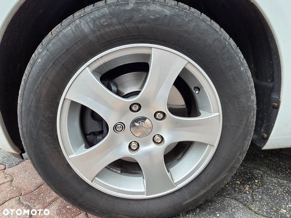 Kia Venga - 36