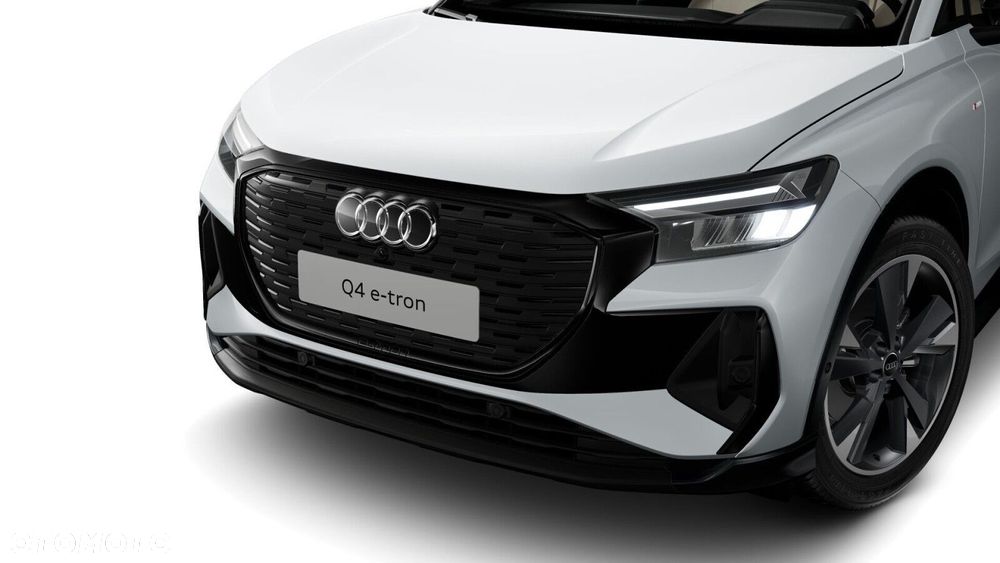 Audi Q4 e-tron - 4