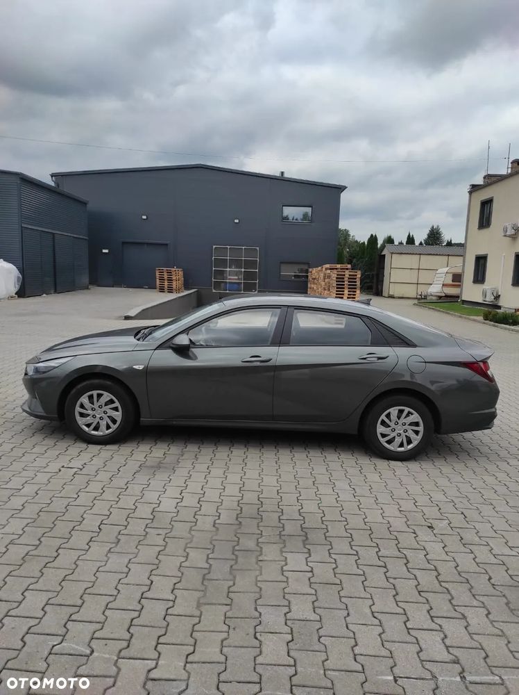Hyundai Elantra - 2