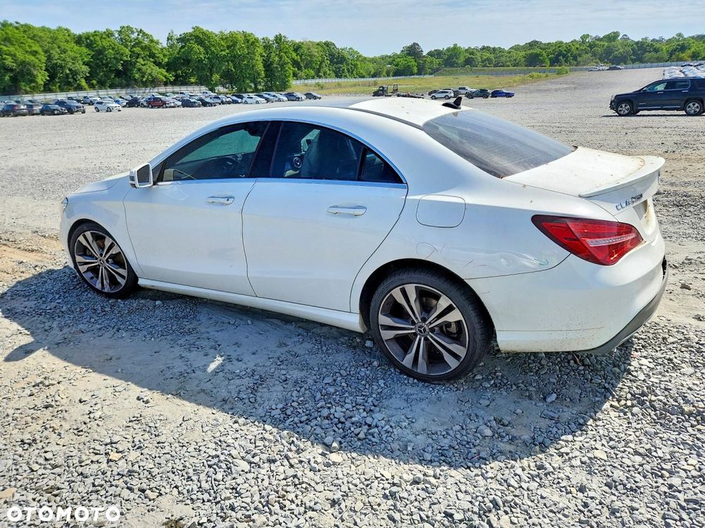 Mercedes-Benz CLA 250 4Matic 7G-DCT UrbanStyle Edition - 3