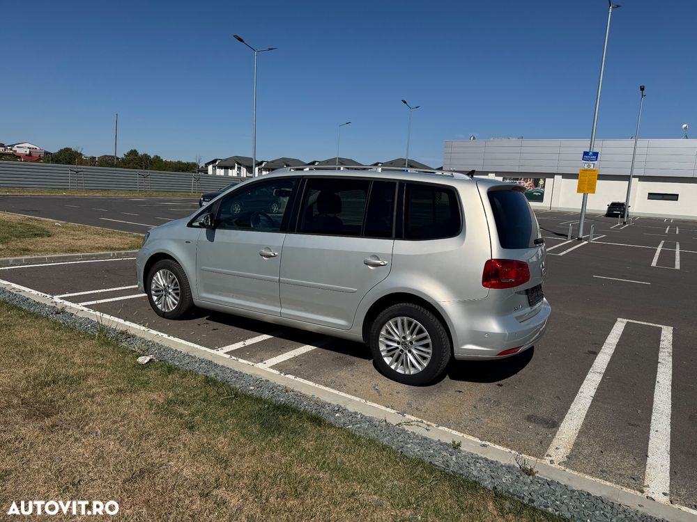 Volkswagen Touran - 10