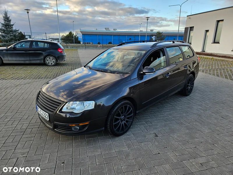 Volkswagen Passat - 1