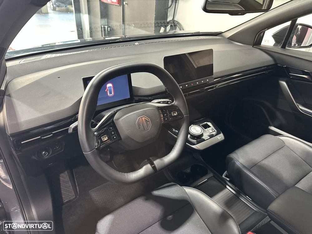MG MG4 64 kWh Luxury - 28