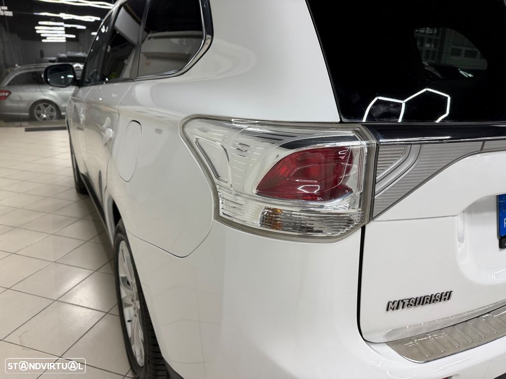 Mitsubishi Outlander 2.2 DI-D Intense - 9