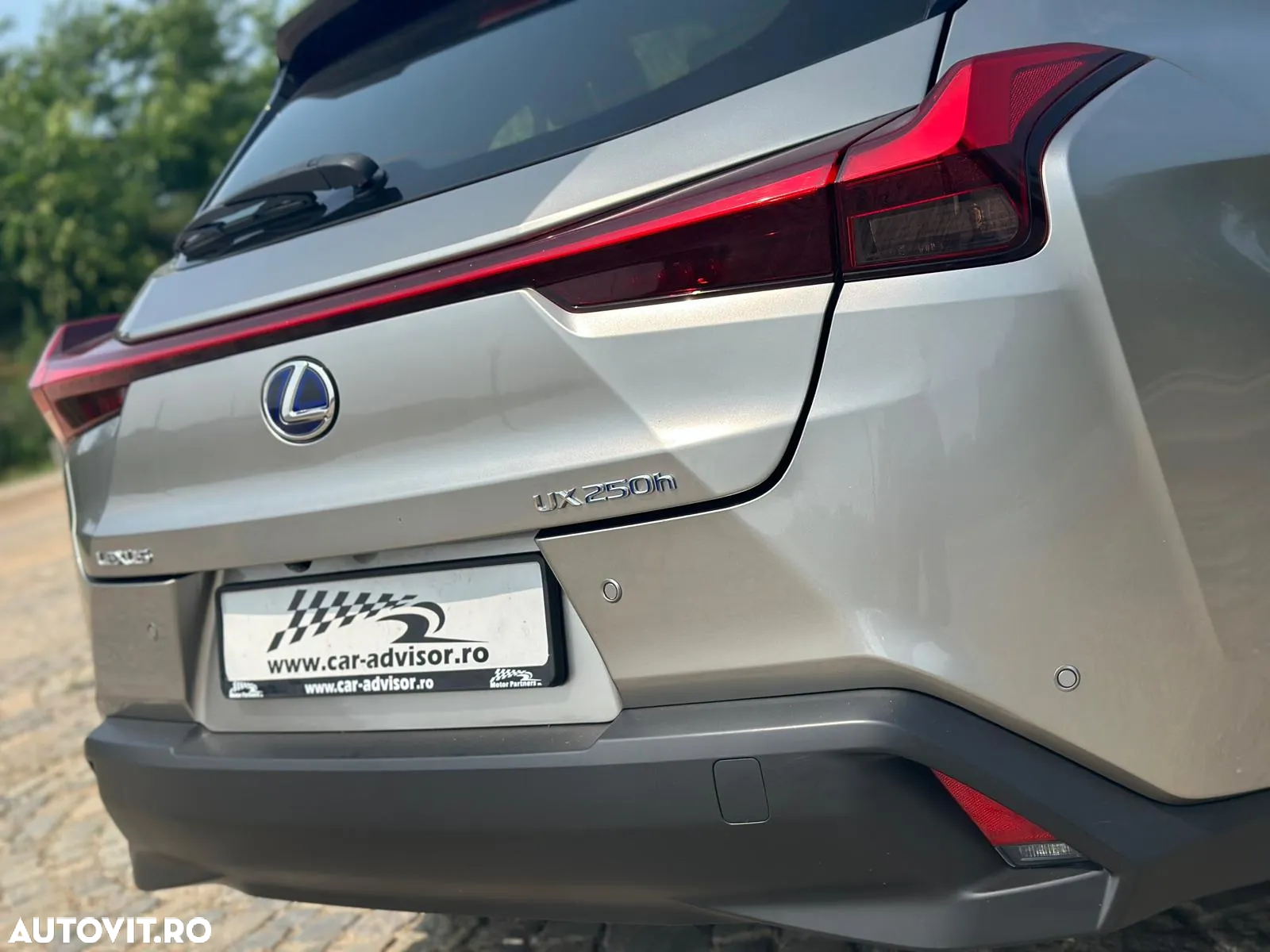 Lexus UX 250h Business Edition - 14