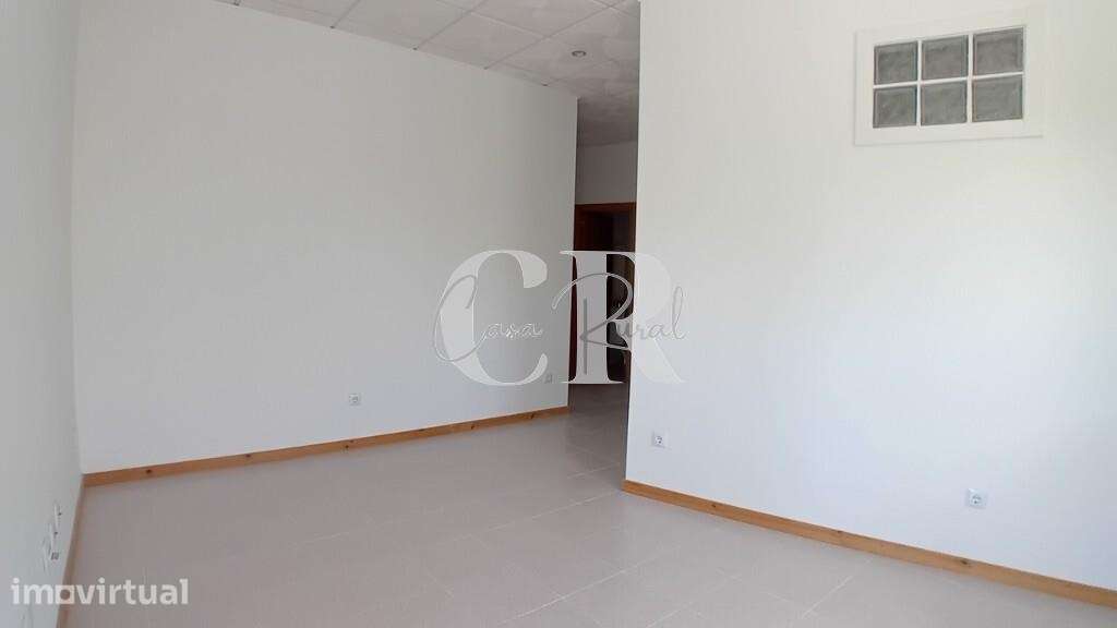 Apartamento R/C renovado para venda no centro de Figueiró dos Vinhos - Grande imagem: 4/13